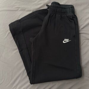 Nike Essentials Club Fleece Straight Joggers Sweatpants